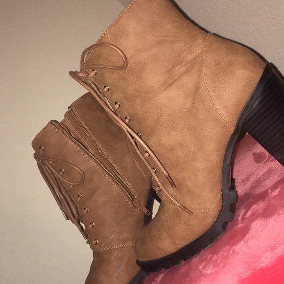 Heeled boots Only worn once - Picture 2 of 8